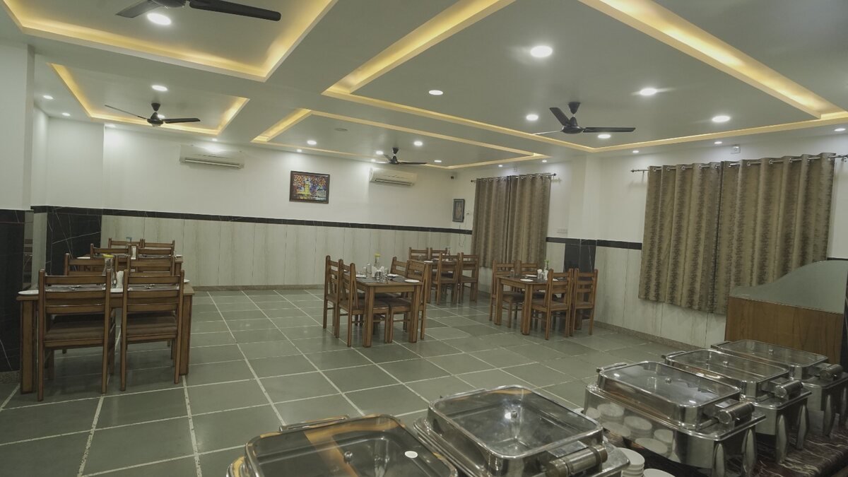 A warm buffet spread laid out in the resort restaurant